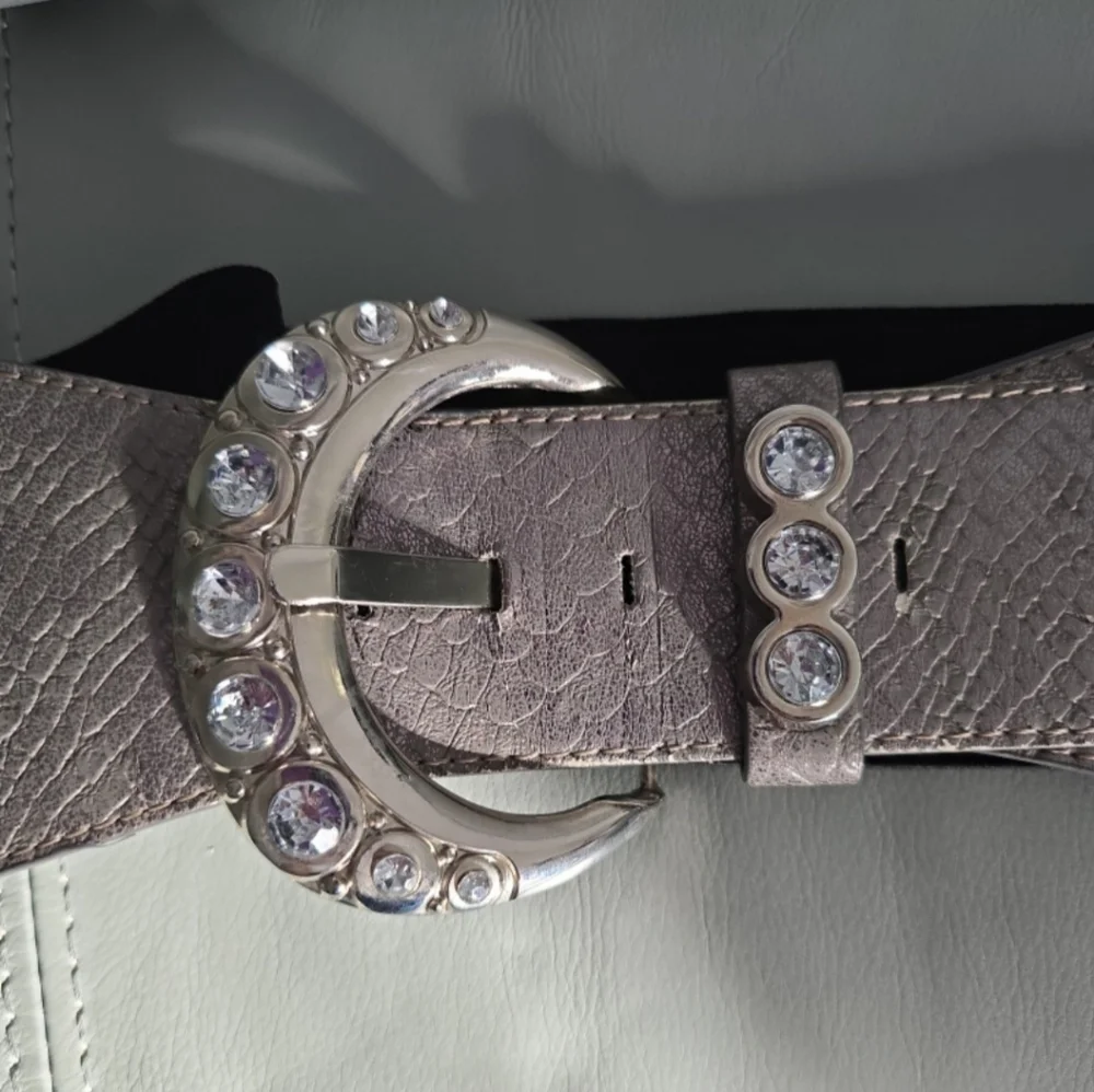Silver Buckle Belt polyester size Medium‎